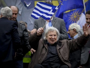 Μ.Θεοδωράκης: «Πράξη εθνικής μειοδοσίας η συμφωνία με τα Σκόπια - Είναι μια ιστορική ήττα»